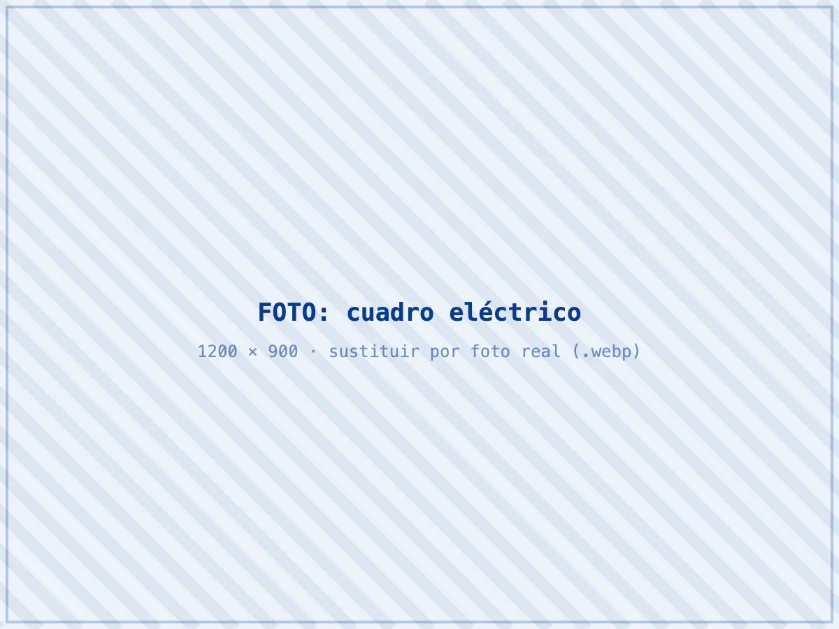 Electricista de Lampista Badalona renovando un cuadro eléctrico en una vivienda de Badalona